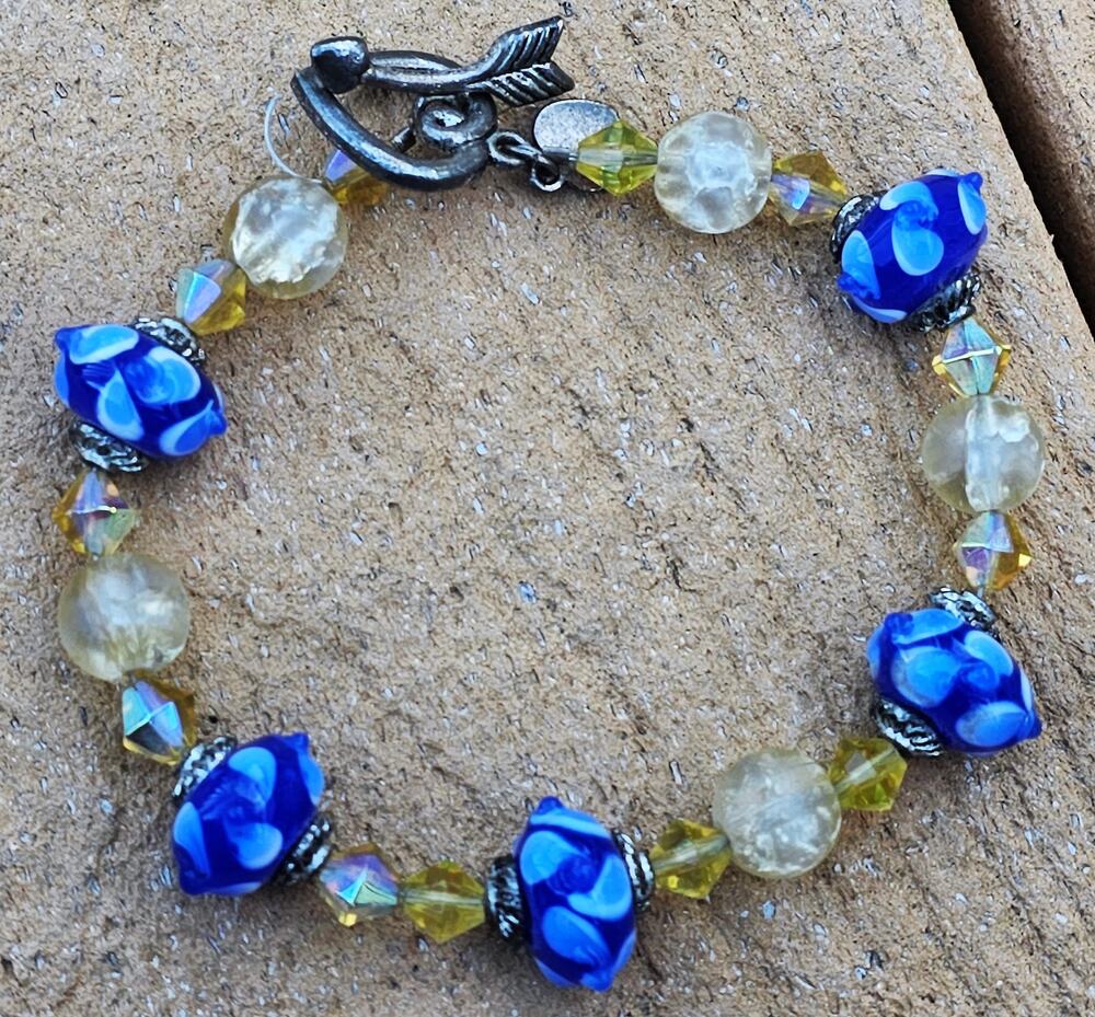 Lovely Blue White Wedding Cake 8.5" Glass Bracelet